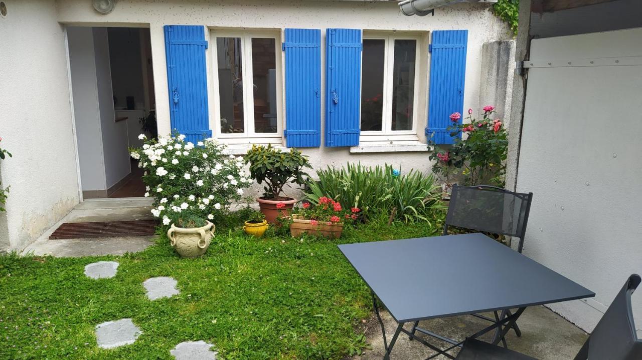 Le 5 Apartamento Guîtres Exterior foto